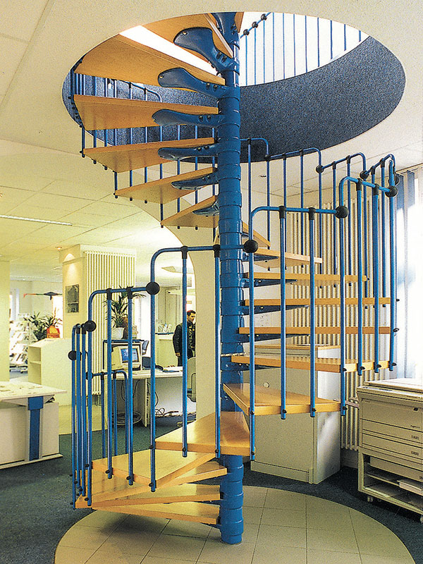 Spindeltreppe mit Bügelgeländer